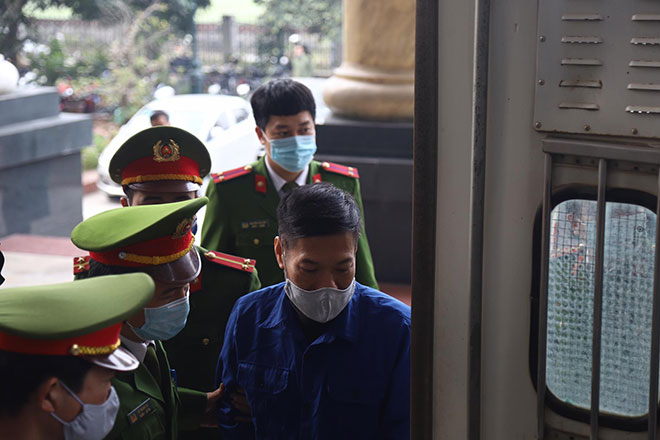 Vụ nâng khống giá máy xét nghiệm COVID-19: Xét xử cựu Giám đốc CDC Hà Nội và đồng phạm - 4