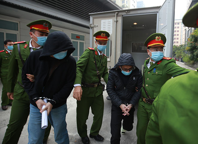 Vụ nâng khống giá máy xét nghiệm COVID-19: Xét xử cựu Giám đốc CDC Hà Nội và đồng phạm - 6