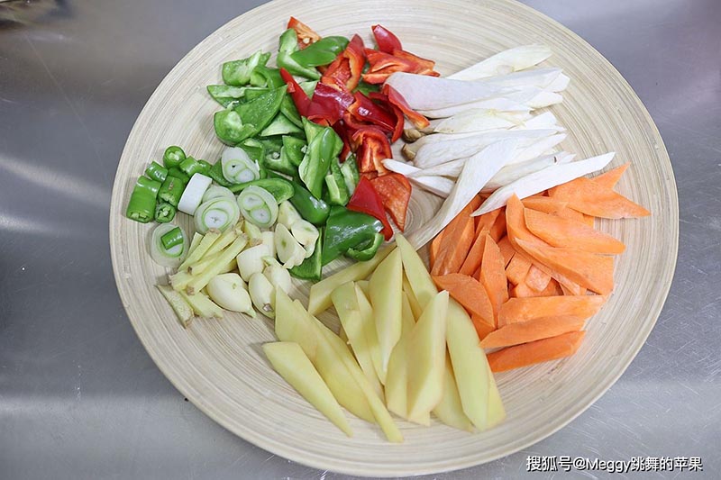 Nếu bạn chưa bao giờ nấu tôm chung với thịt bò thì hãy thử theo cách này sẽ thành món đại bổ - 2