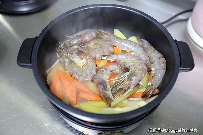 Nếu bạn chưa bao giờ nấu tôm chung với thịt bò thì hãy thử theo cách này sẽ thành món đại bổ - 7