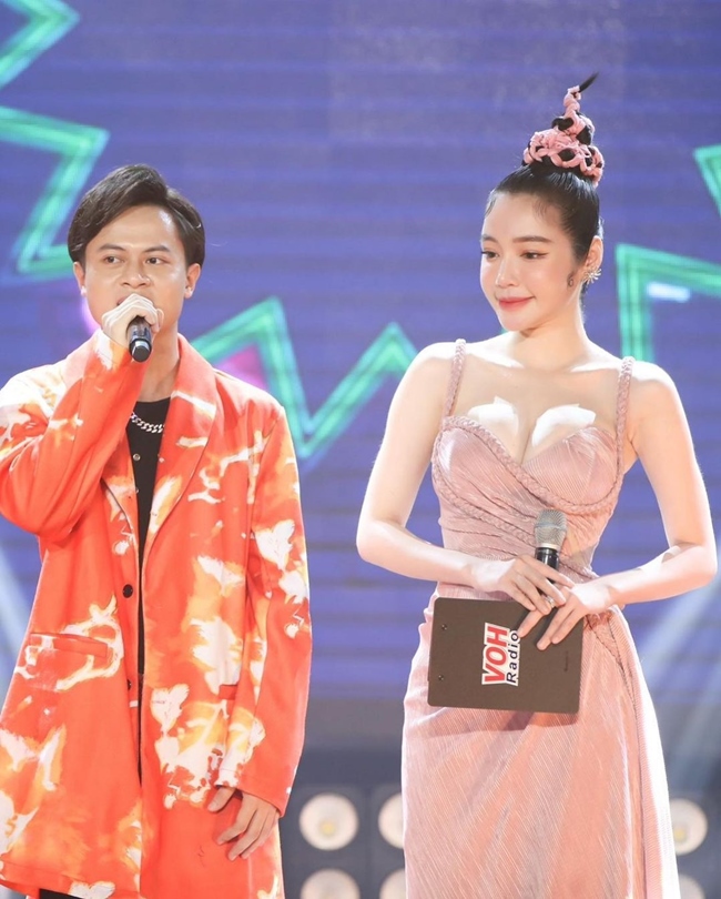 Hoàng Thùy Linh, bạn gái tin đồn Sơn Tùng bị "dìm hàng nhan sắc" trên truyền hình - 13