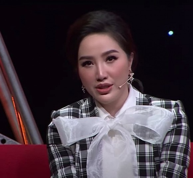Hoàng Thùy Linh, bạn gái tin đồn Sơn Tùng bị "dìm hàng nhan sắc" trên truyền hình - 16