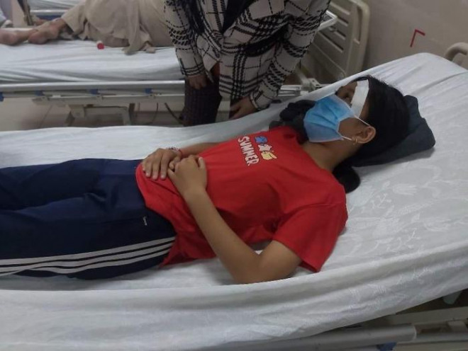 Nữ sinh bị đánh, đạp xuống mương ở Tây Ninh: Người bị tông đi sai làn đường - 1