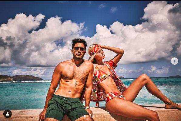 Devon Windsor mặc bikini thả dáng quyến rũ ngất ngây bên chồng - 1