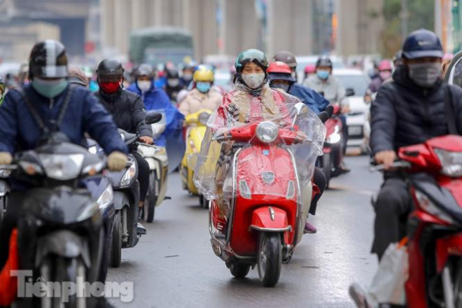 Trời rét đậm đột ngột, người Hà Nội co ro trong nhiều lớp áo - 3