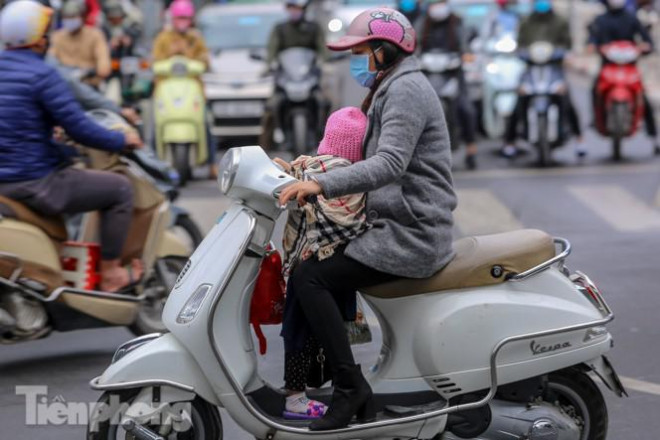 Trời rét đậm đột ngột, người Hà Nội co ro trong nhiều lớp áo - 6