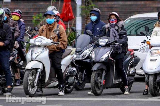 Trời rét đậm đột ngột, người Hà Nội co ro trong nhiều lớp áo - 7