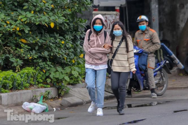 Trời rét đậm đột ngột, người Hà Nội co ro trong nhiều lớp áo - 12