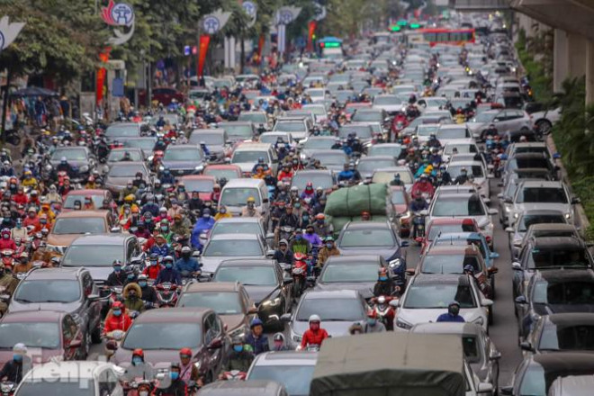 Trời rét đậm đột ngột, người Hà Nội co ro trong nhiều lớp áo - 16