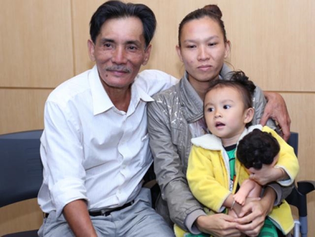 Sau những cuộc hôn nhân bất thành, mất hết danh tiếng vì cờ bạc, mọi người bất ngờ khi ở tuổi gần 60 nghệ sĩ Thương Tín tuyên bố tái hôn với người phụ nữ kém ông hơn 30 tuổi. Hai người có với nhau một cô con gái.
