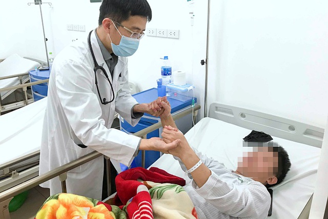 BV Bạch Mai cấp cứu gần 1.000 ca đột quỵ trong một tháng, có ca chỉ mới 14 tuổi - 1