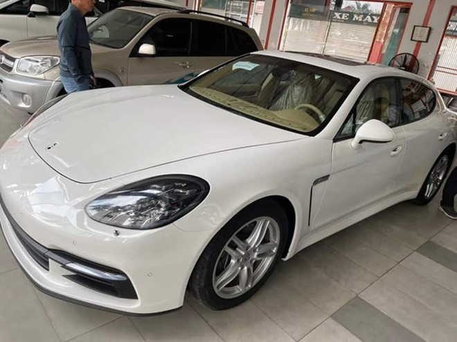 Porsche Panamera chạy 200km rao bán lại với giá "sốc" - 1