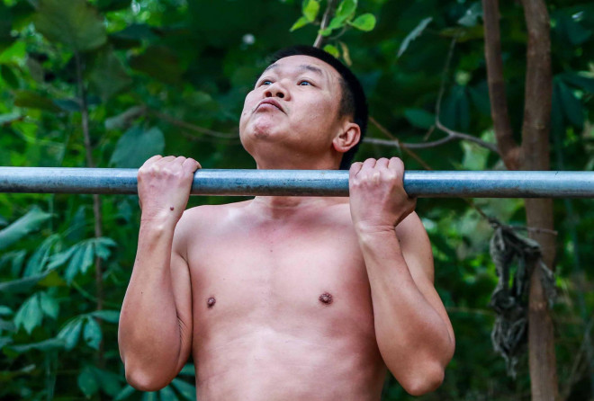 Choáng với cảnh “tắm tiên” ở sông Hồng dưới cái lạnh “thấu xương” - 4