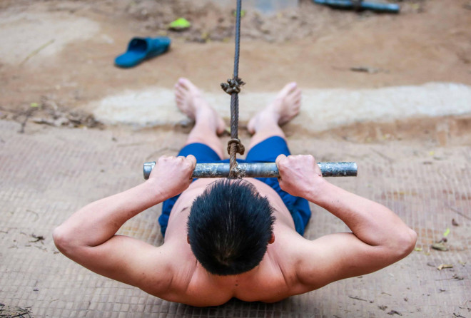 Choáng với cảnh “tắm tiên” ở sông Hồng dưới cái lạnh “thấu xương” - 3