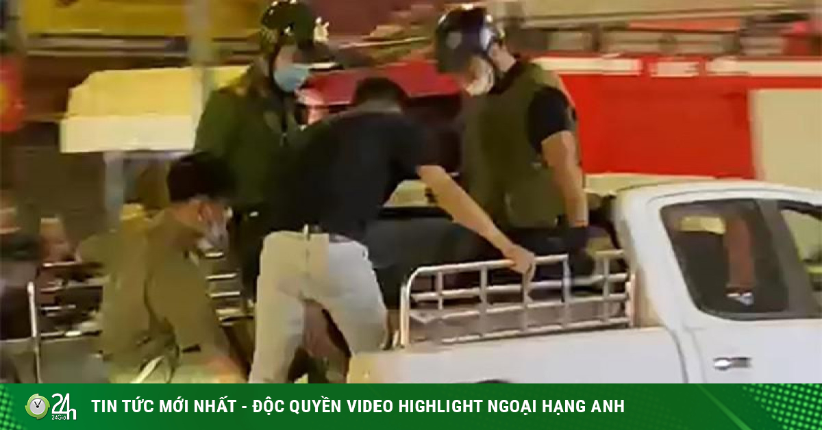 Người đàn ông ngáo đá rượt chém người thân ở quận 6