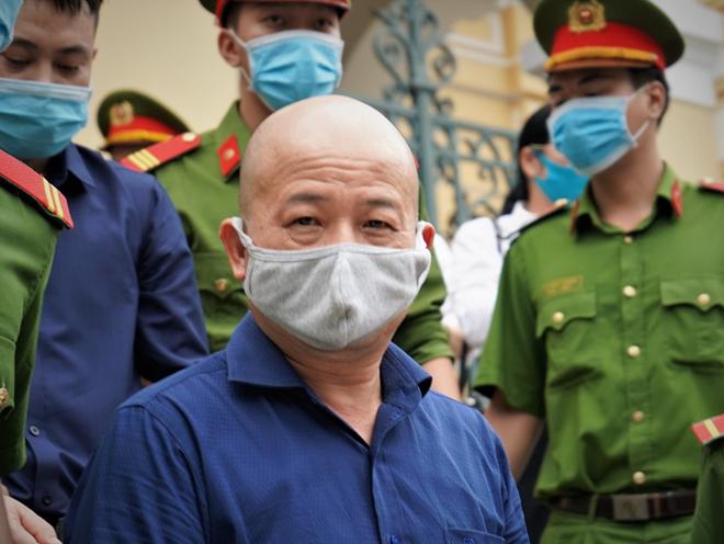 Út “trọc”: “Tôi là người ngu nhất…!” - 3