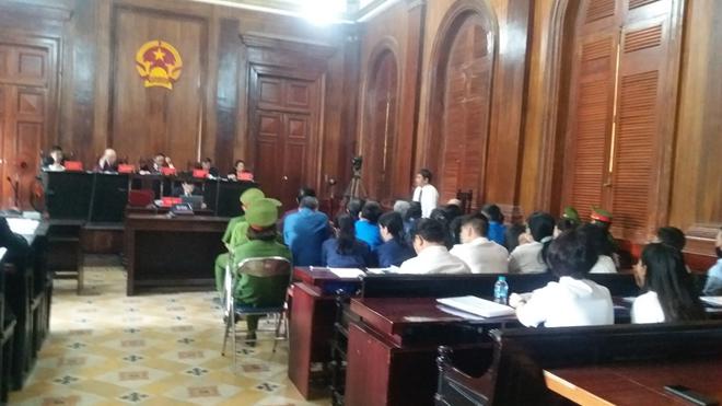 Út “trọc”: “Tôi là người ngu nhất…!” - 2