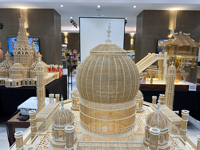 Không thể rời mắt trước những công trình nổi tiếng bằng tăm qua bàn tay của “phù thủy” người Việt - 10