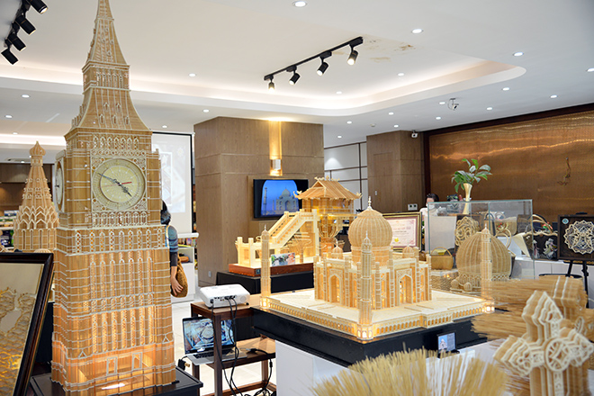 Không thể rời mắt trước những công trình nổi tiếng bằng tăm qua bàn tay của “phù thủy” người Việt - 2