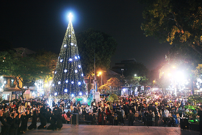 Hà Nội lung linh tuyệt đẹp đón Noel - 2