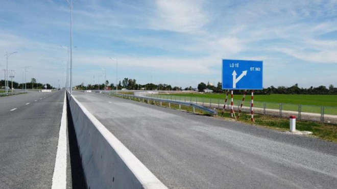Ngỡ ngàng vẻ đẹp tuyến cao tốc phía Tây Tứ giác Long Xuyên chờ khánh thành - 5