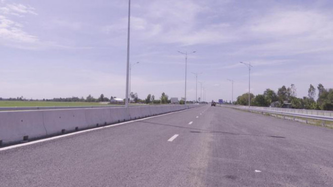 Ngỡ ngàng vẻ đẹp tuyến cao tốc phía Tây Tứ giác Long Xuyên chờ khánh thành - 6