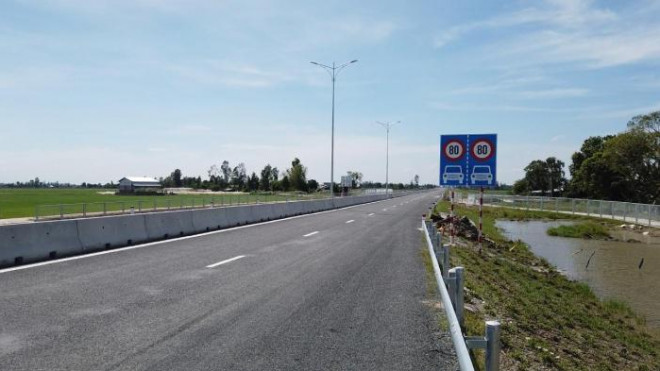 Ngỡ ngàng vẻ đẹp tuyến cao tốc phía Tây Tứ giác Long Xuyên chờ khánh thành - 4