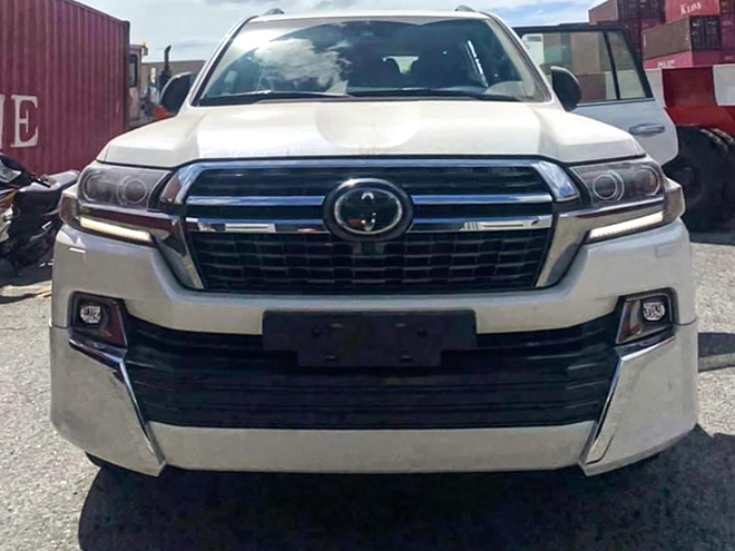 Toyota Land Cruiser VXS Executive Lounge 2021 bất ngờ có mặt tại Việt Nam, giá hơn 6,5 tỷ đồng - 1