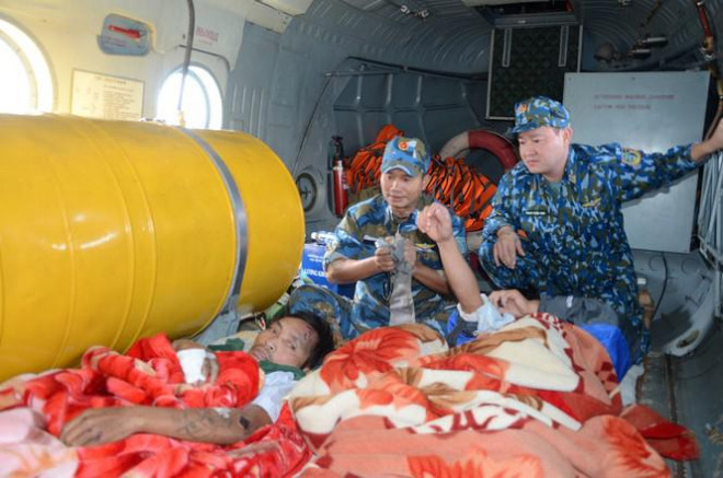 Những lần cất cánh cứu dân, tìm đồng đội - 2