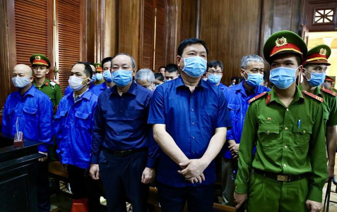 Tòa đang tuyên án ông Đinh La Thăng, "Út trọc" - 4