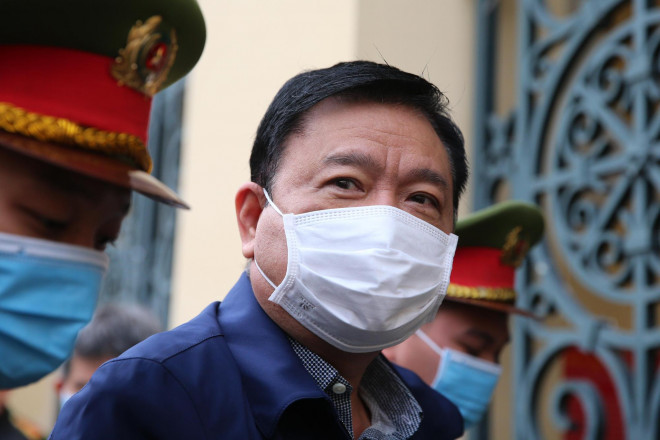 Những chi tiết, hình ảnh đắt trong phiên xử ông Đinh La Thăng - 2