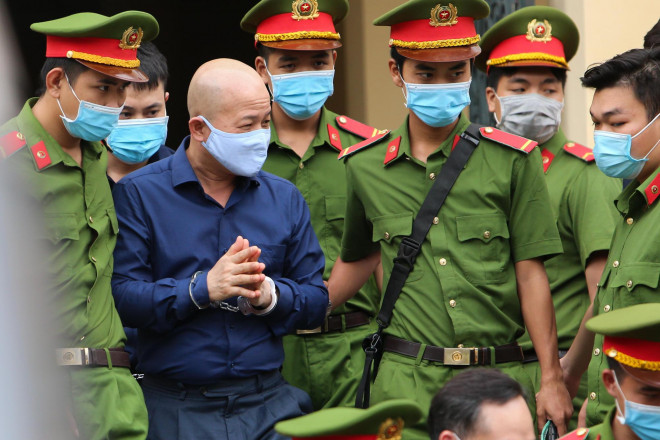 Những chi tiết, hình ảnh đắt trong phiên xử ông Đinh La Thăng - 11