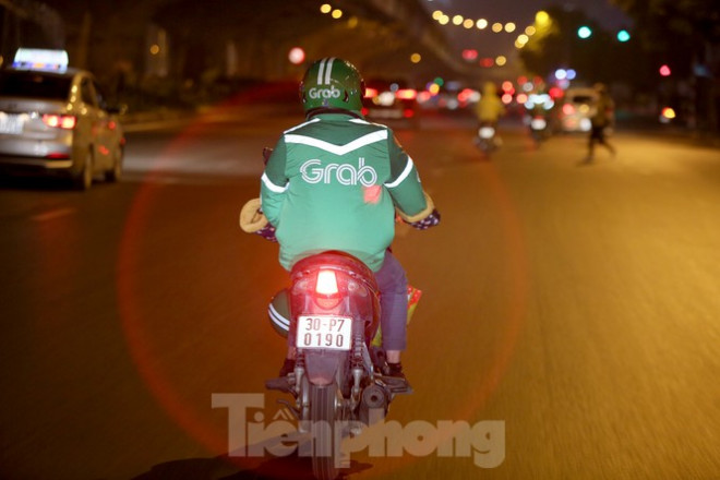 Ảnh: Lái xe công nghệ Hà Nội xoay xở mưu sinh trong thuế phí và giá lạnh - 4