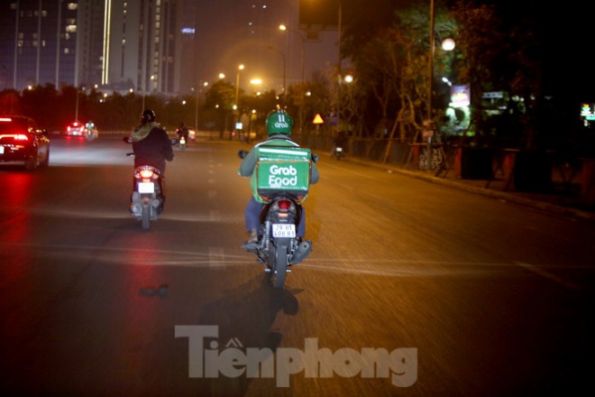 Ảnh: Lái xe công nghệ Hà Nội xoay xở mưu sinh trong thuế phí và giá lạnh - 7