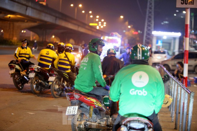 Ảnh: Lái xe công nghệ Hà Nội xoay xở mưu sinh trong thuế phí và giá lạnh - 9