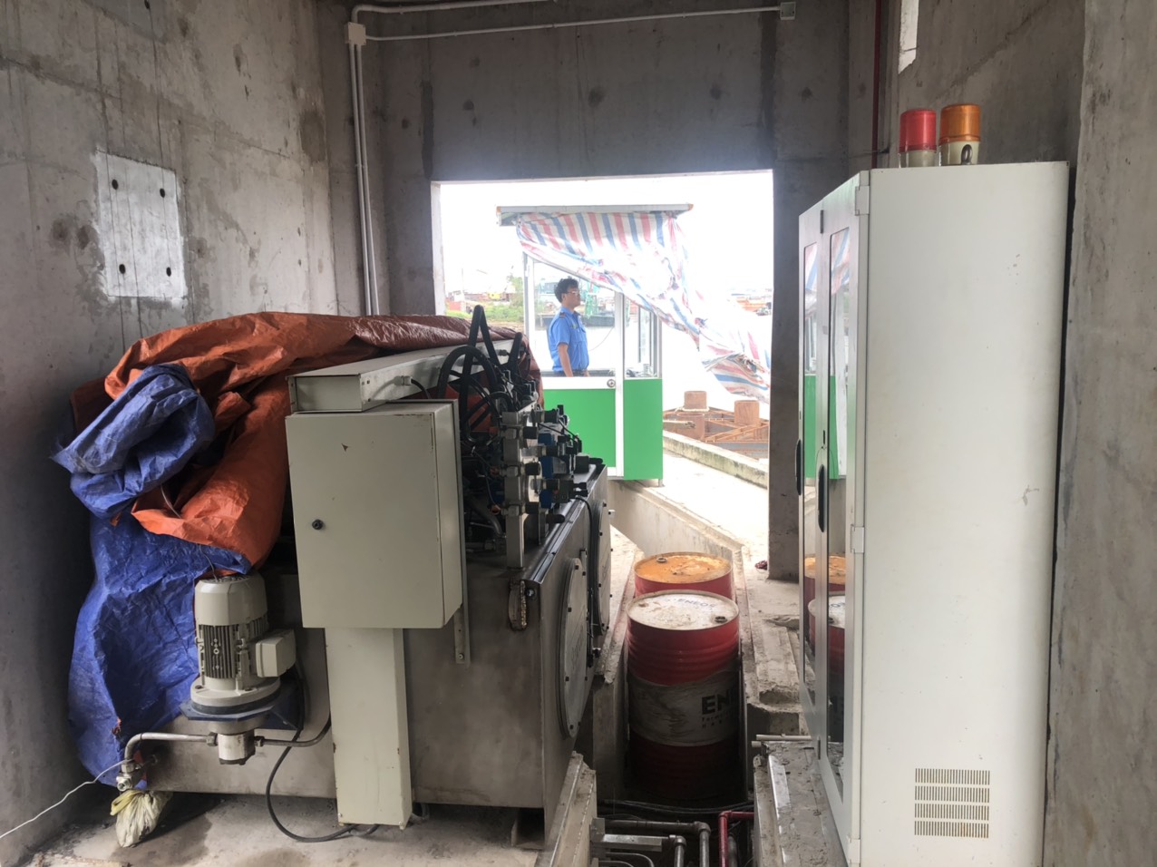 Siêu dự án chống ngập 10.000 tỷ ở Sài Gòn ách tắc, 3.800 lít dầu “bốc hơi” - 2