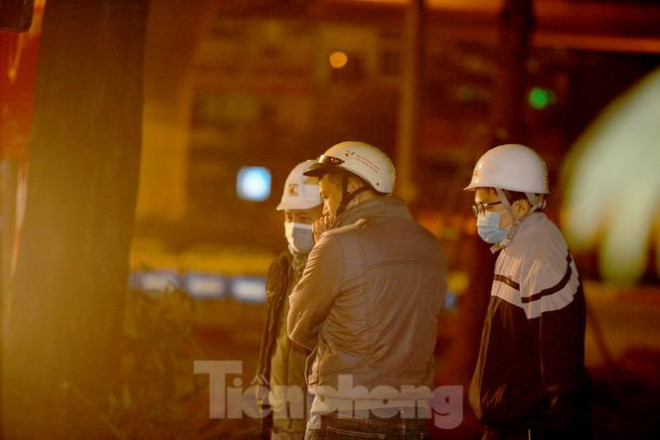 Công nhân trắng đêm thi công hầm chui - nút giao Lê Văn Lương - 5