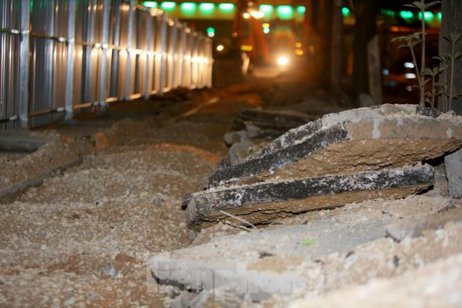 Công nhân trắng đêm thi công hầm chui - nút giao Lê Văn Lương - 4