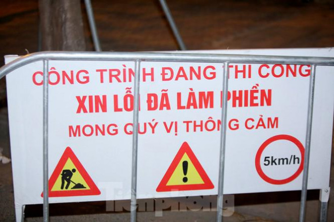 Công nhân trắng đêm thi công hầm chui - nút giao Lê Văn Lương - 3