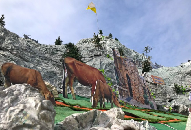 Lung linh hang đá Noel khổng lồ ở Nghệ An cao hơn tòa nhà 3 tầng - 12