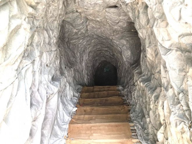 Lung linh hang đá Noel khổng lồ ở Nghệ An cao hơn tòa nhà 3 tầng - 10