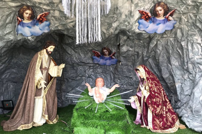 Lung linh hang đá Noel khổng lồ ở Nghệ An cao hơn tòa nhà 3 tầng - 16