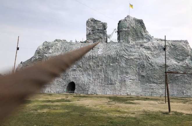 Lung linh hang đá Noel khổng lồ ở Nghệ An cao hơn tòa nhà 3 tầng - 17