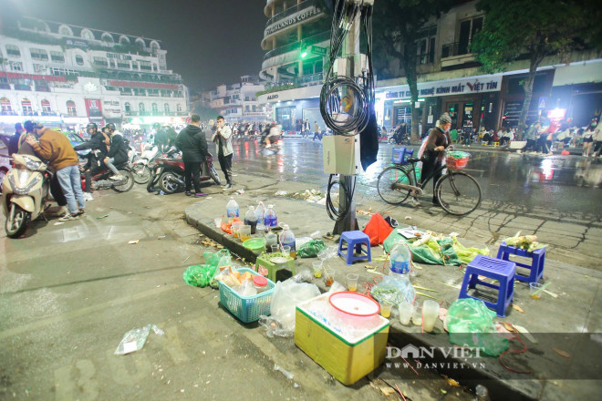 Sau đêm Noel ở Hà Nội: Nhếch nhác và rác ngập tràn - 1