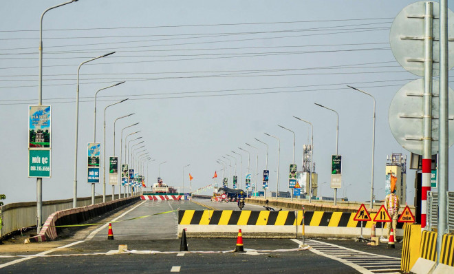 CLIP: Cận cảnh công nhân gấp rút sửa cầu Thăng Long chi phí 269 tỉ đồng - 2