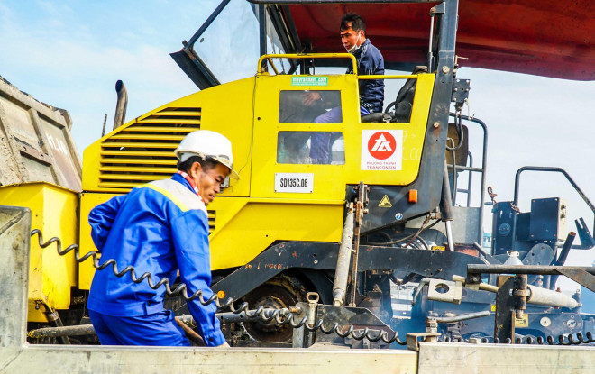 CLIP: Cận cảnh công nhân gấp rút sửa cầu Thăng Long chi phí 269 tỉ đồng - 7