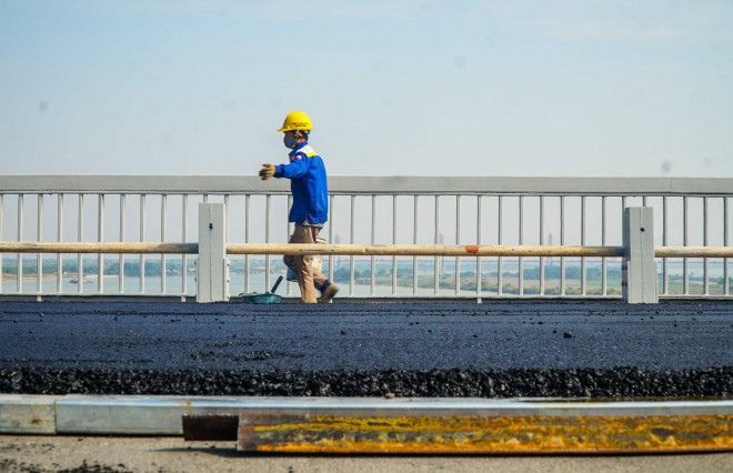 CLIP: Cận cảnh công nhân gấp rút sửa cầu Thăng Long chi phí 269 tỉ đồng - 9