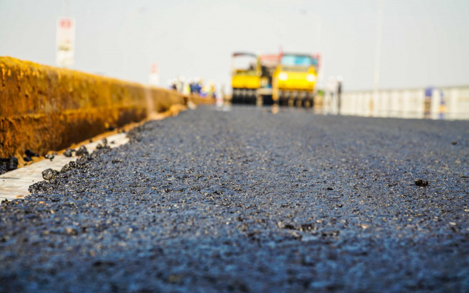 CLIP: Cận cảnh công nhân gấp rút sửa cầu Thăng Long chi phí 269 tỉ đồng - 8