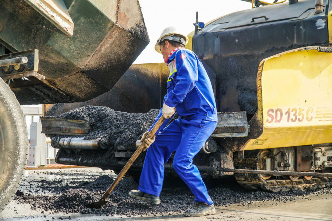 CLIP: Cận cảnh công nhân gấp rút sửa cầu Thăng Long chi phí 269 tỉ đồng - 13