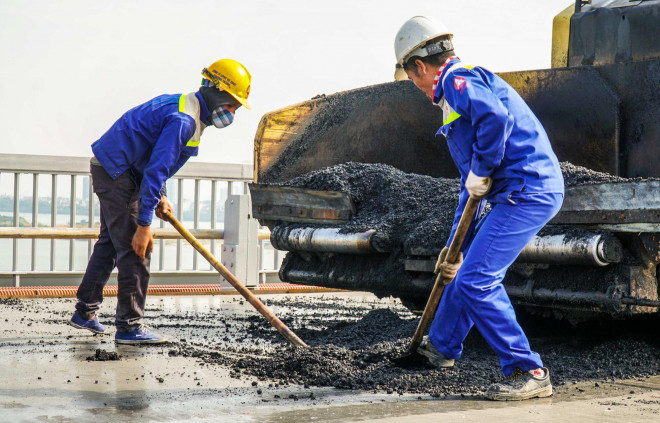 CLIP: Cận cảnh công nhân gấp rút sửa cầu Thăng Long chi phí 269 tỉ đồng - 14